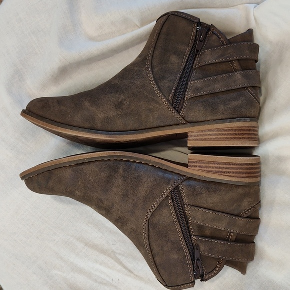 Rocket Dog Mindi Ankle Bootie - Picture 2 of 7